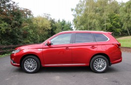 Mitsubishi Outlander PHEV, side static